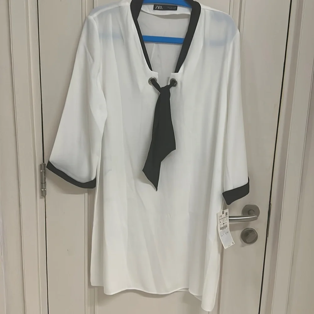 NWT Zara Classic, stylish W& B dress with an interesting detail at V-neck! - Picture 1 of 9